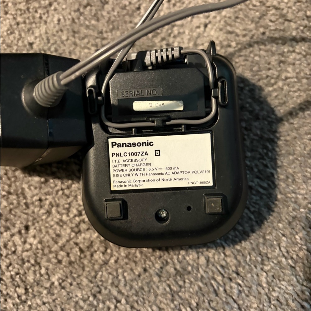 Panasonic Black Cordless Phone Set with Base and 3 remote u it’s - Chargers incl - Picture 11 of 12